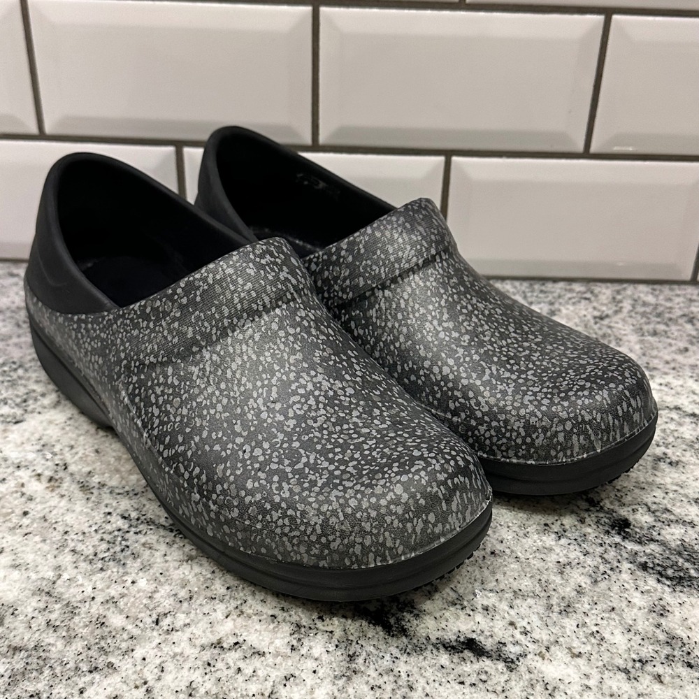 Crocs Women 8 Neria Pro II Clogs Black Grey Professional Slip Resistant Work Sho